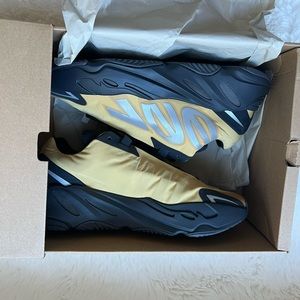 BRAND NEW YEEZY 700 in honey f size is 9